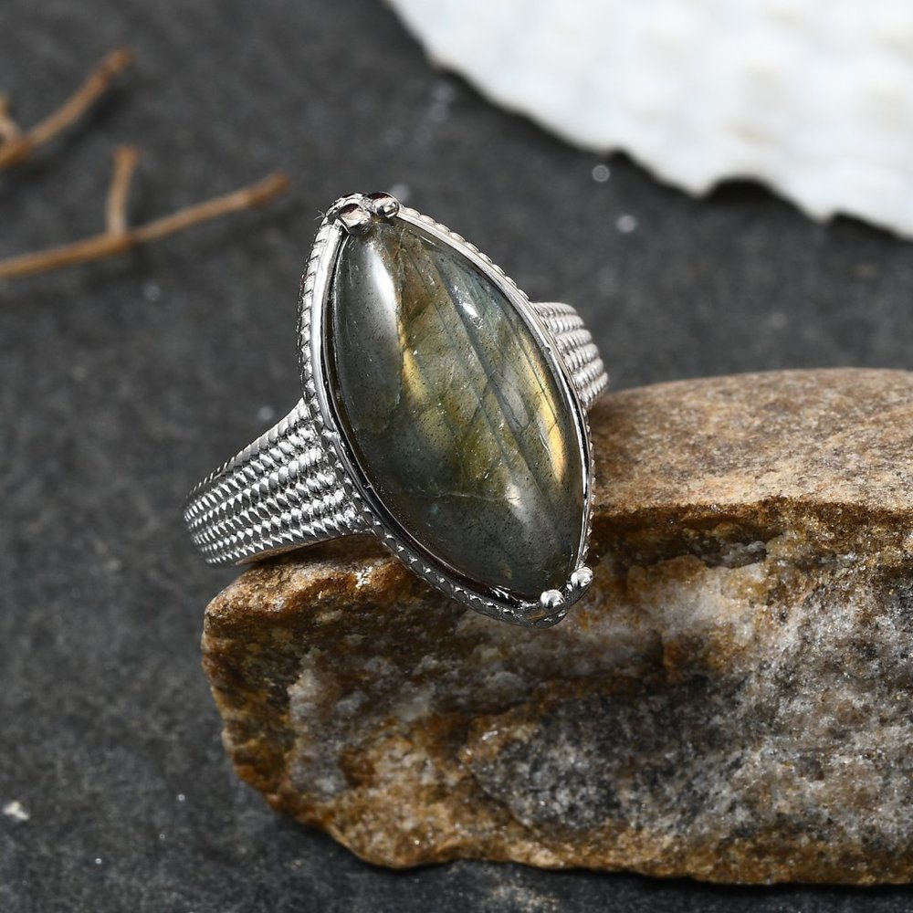 9.15 ctw Labradorite Ring